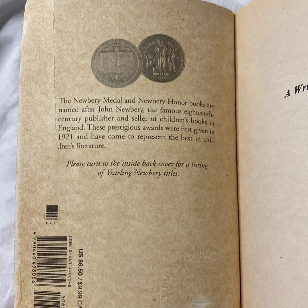 A Wrinkle in‎ Time Paperback By Madeleine L'Engle The Newberry Medal 1973 Good